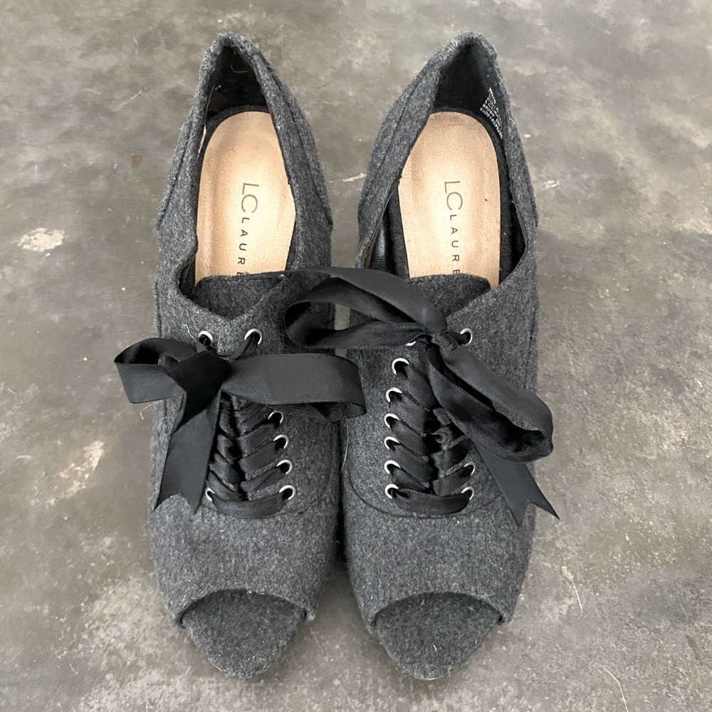 Lauren Conrad Women’s Wool Grey Peep Toe Lace Up Heel Booties size 6